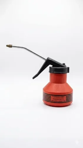 ACEITERA LLUSA PLASTICA 250 P/FIJO